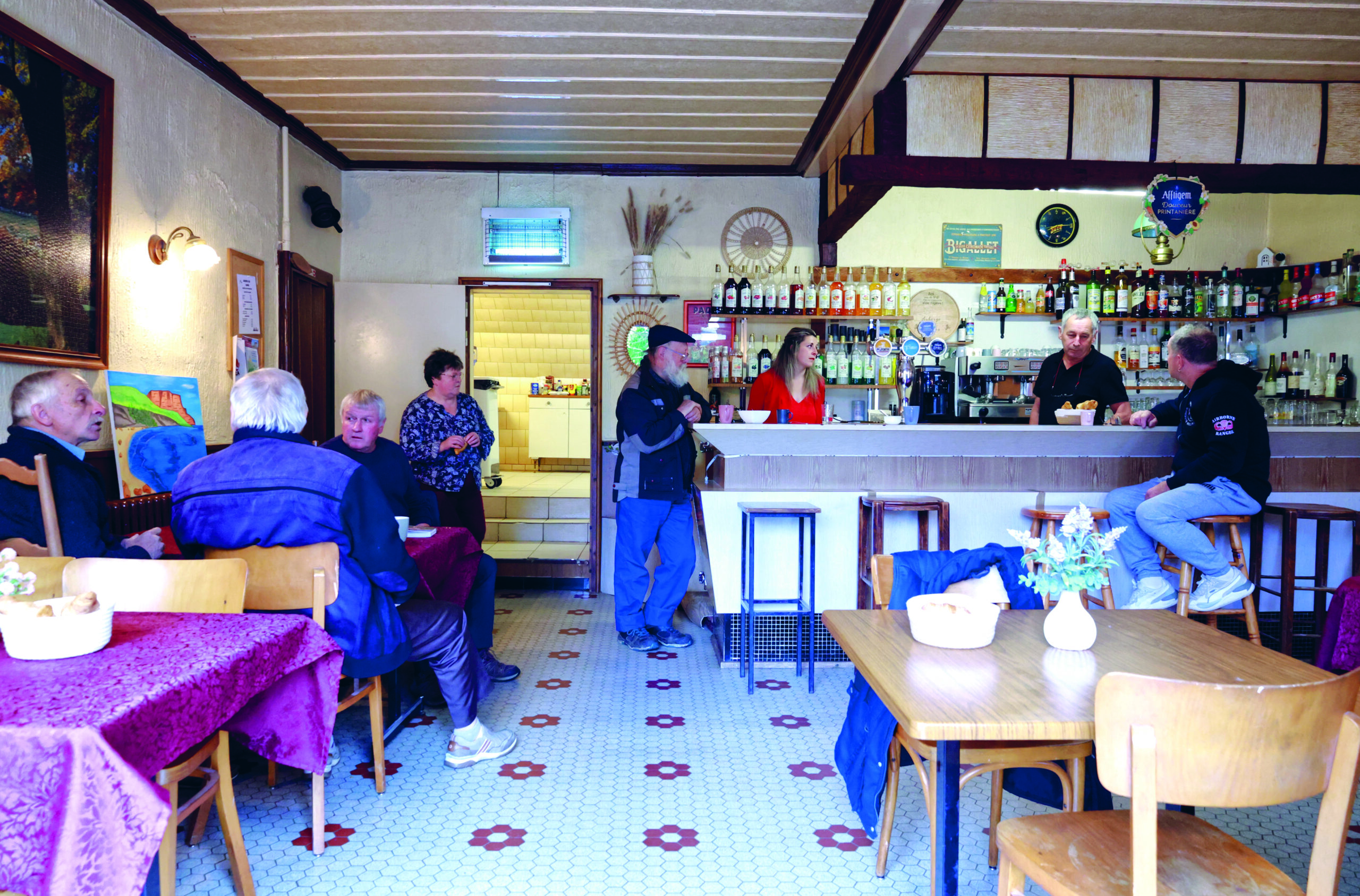 Auberge des sapins, bistrot de campagne dans le Cantal »
          loading=