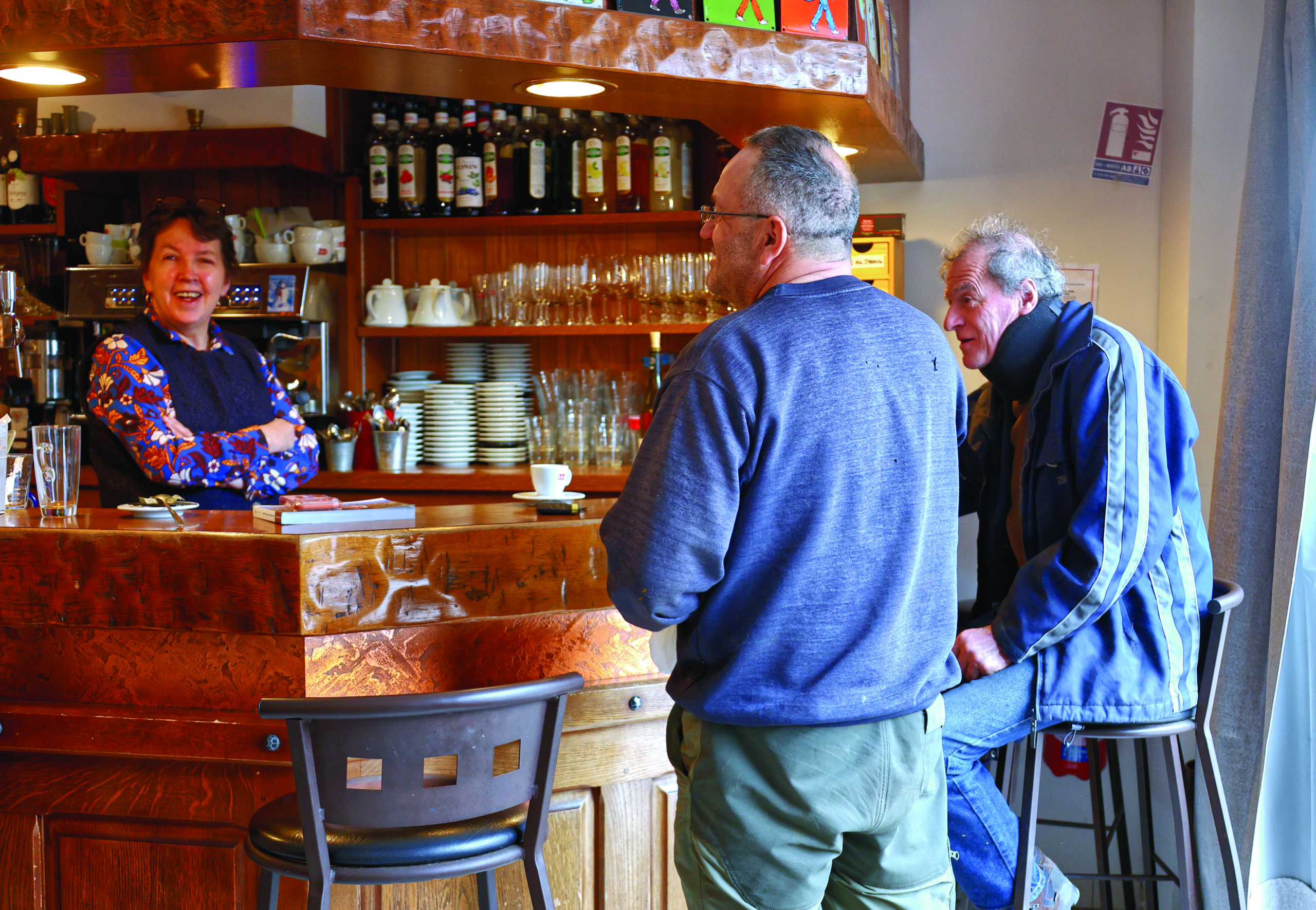 Les genêts d’or, bistrot de campagne dans le Cantal »
          loading=